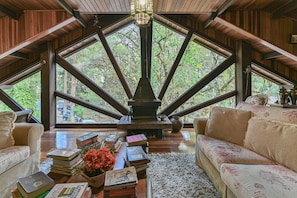 42-inch Smart TV with digital channels, TV, Netflix - Pousada Cantos e Contos (Camanducaia)