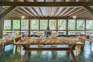 Free daily buffet breakfast - Pousada Cantos e Contos (Camanducaia)