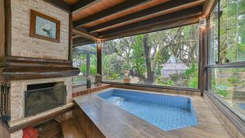 Bồn tắm spa trong nhà