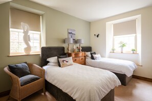 3 chambres, fer et planche à repasser, Wi-Fi gratuit, draps fournis