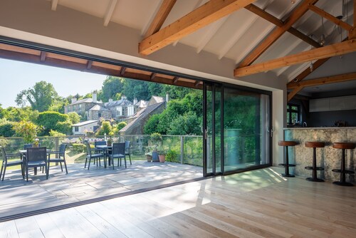 West Wing -  a cottage that sleeps 6 guests  in 3 bedrooms