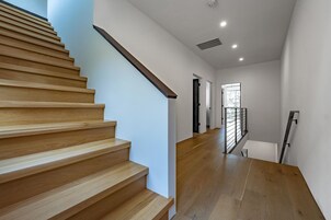 House, 5 Bedrooms | Interior