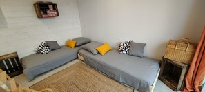 2 bedrooms, iron/ironing board, free WiFi, bed sheets