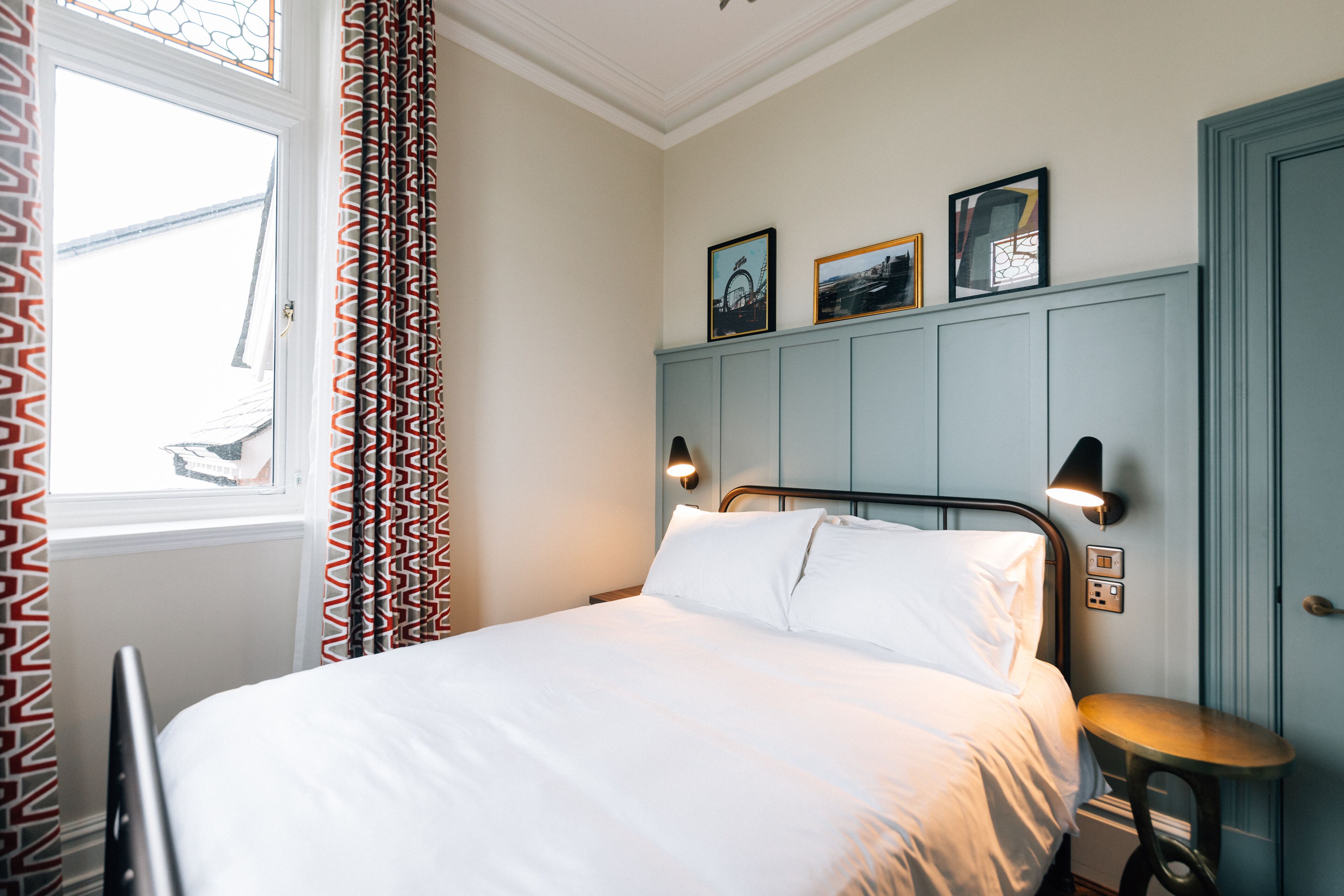 Grand Suite | Wohnbereich | 55-Zoll-LED-Fernseher mit Satellitenempfang, DVD-Player