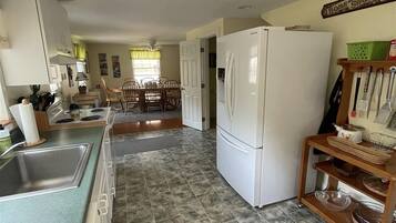 Villa, 5 Bedrooms | Interior