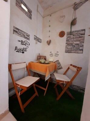Dining - Lovely Dependance (Cerratina)