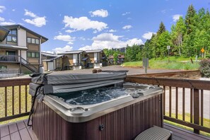 Leilighet, 4 soverom | Utendørs boblebad