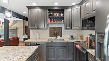 Condo, 4 Bedrooms | Private kitchen