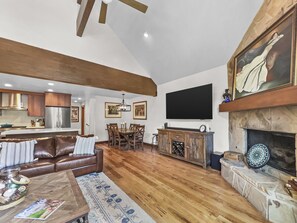 Ferienhaus, 4 Schlafzimmer | Wohnbereich | Smart-TV