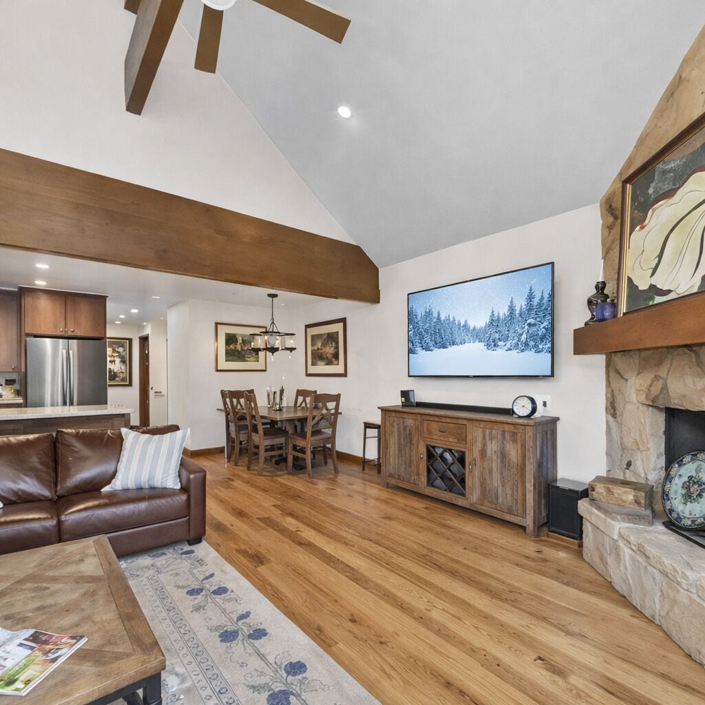 House, 4 Bedrooms | Living area | Smart TV