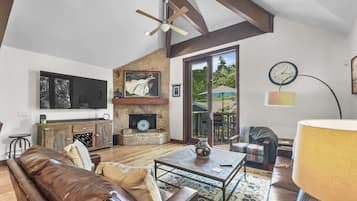 House, 4 Bedrooms | Living area | Smart TV