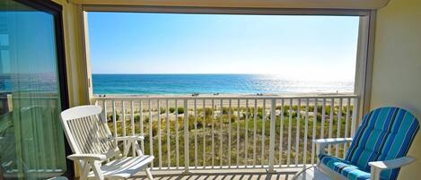 Condo, 2 Bedrooms | Property grounds