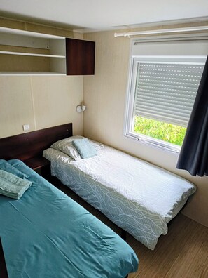 2 bedrooms, bed sheets