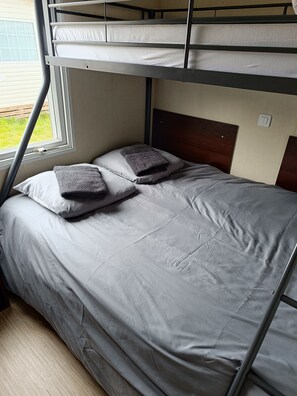 2 bedrooms, bed sheets