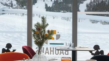 Daily continental breakfast (EUR 20 per person)