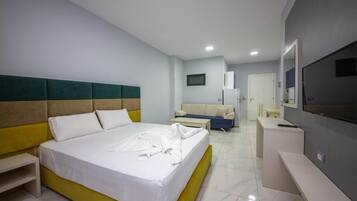 Family Studio, Balcony | Desk, blackout drapes, free WiFi, bed sheets