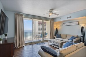 Condo, 2 Bedrooms | Living area