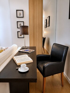 1 bedroom, desk, soundproofing, iron/ironing board - L'appartement Leclerc (Paris)