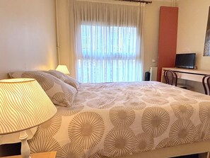 1 bedroom, desk, iron/ironing board, free WiFi - L'appartement Leclerc (Paris)