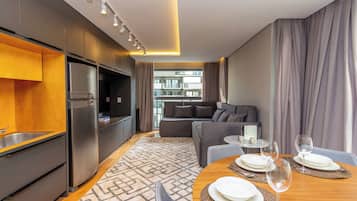 Premium Studio | Private kitchen | Microwave, stovetop, coffee/tea maker