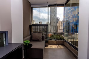 Classic Studio (396359) | Living area | Smart TV - 360 Vn Melo Alves by Housi (São Paulo)