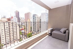 Standard Studio | Balcony - 360 Vn Melo Alves by Housi (São Paulo)