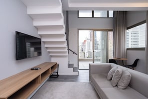 Premium Studio | Living area | Smart TV - 360 Vn Melo Alves by Housi (São Paulo)
