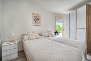 Apartment - A2- Luxury apt w big Balcony, 4 min Walk to Beach (Split)