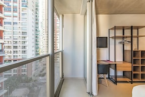 Signature Studio | Balcony - 360 VN Frei Caneca by Housi (São Paulo)