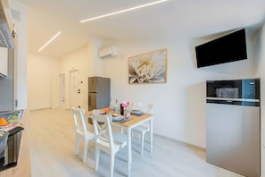 Standard-Apartment, 2 Schlafzimmer, Mikrowelle (Magnolia Apt - Palazzo Palermo 1817) | Speisen