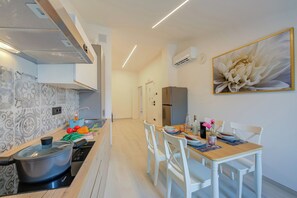 Standard Apartment, Multiple Bedrooms (Magnolia Apt - Palazzo Palermo 1817) | Private kitchen | Fridge, microwave, stovetop, dishwasher - Magnolia Apt - Palazzo Palermo 1817 (Valeggio sul Mincio)
