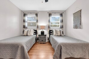 5 bedrooms, iron/ironing board, free WiFi, bed sheets