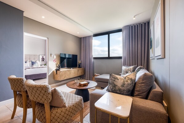 TV - Elegant and Stylish 2 Bedroom - 201 Boulevard Suite (Cape Town)