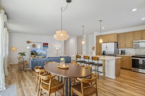 Interior - 3 Bdrm, Sngl Lvl, Near Beach, BBQ, Pool/Spa, Gym (Waianae)