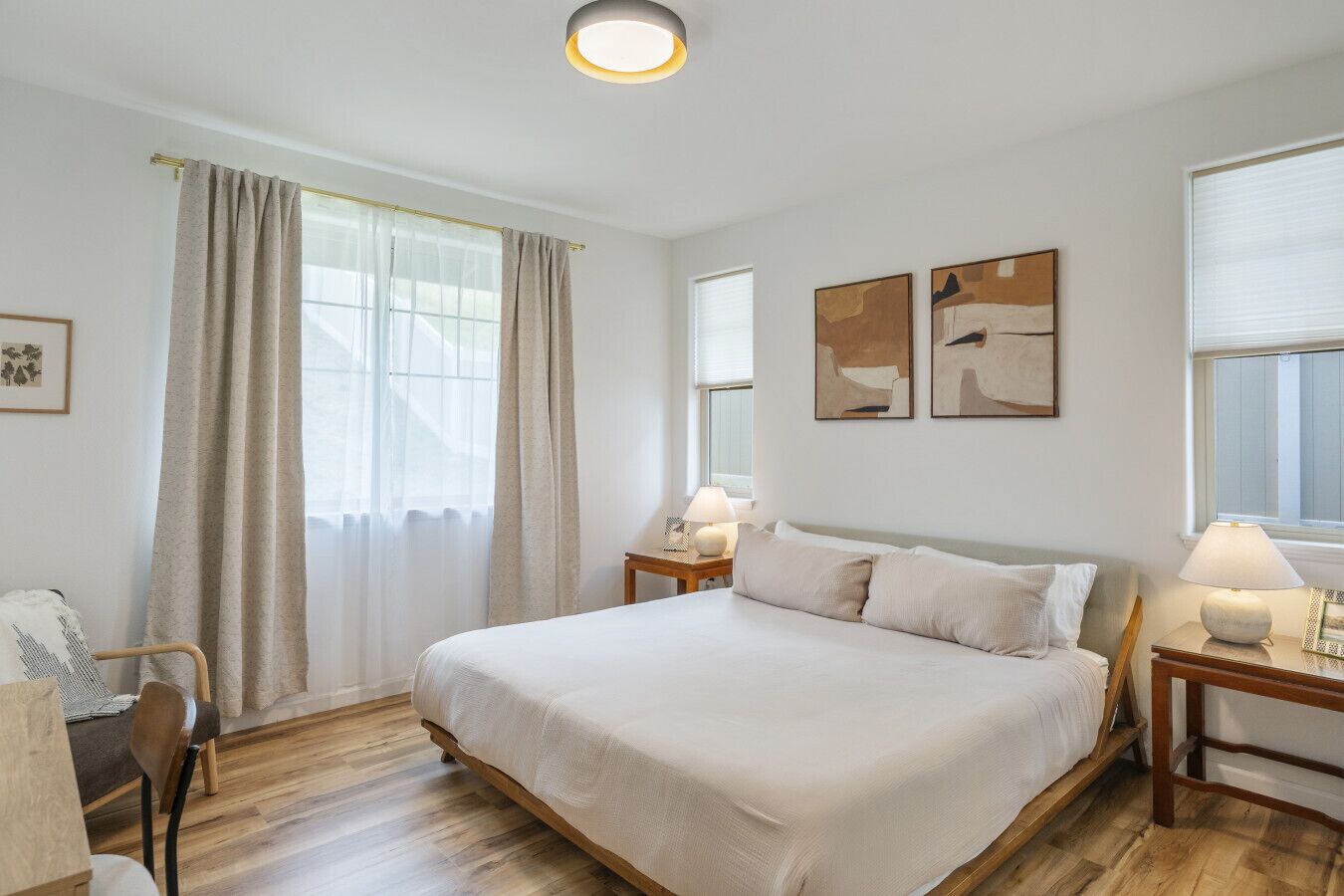 3 Schlafzimmer, Schreibtisch, Bügeleisen/Bügelbrett, Reisekinderbett