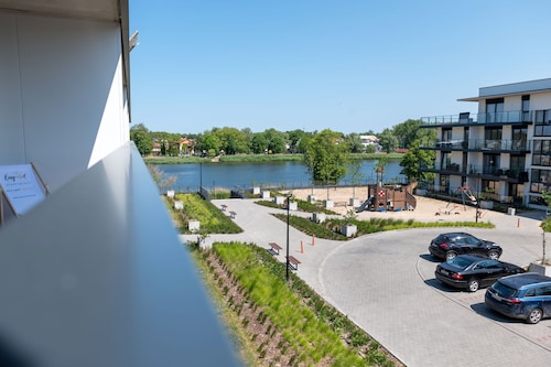 Apartment mit Flussblick, Sauna und Hallenbad