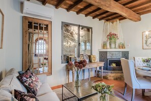 Télévision, cheminée