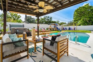 Piscina all'aperto, una piscina riscaldata