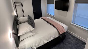 2 bedrooms, iron/ironing board, free WiFi