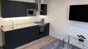 Apartemen | Dapur pribadi | Lemari es, microwave, oven, dan kompor