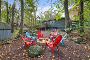 Property grounds - Cozy Cabin in the Poconos, Relax at Arrowhead Lake (Pocono Lake)