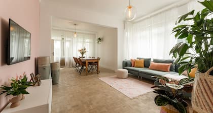 T Hovenshuis is een Sfeervolle Ingerichte Woning met Tuin op 1km van de Maas