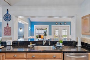 Fridge, microwave, oven, stovetop - Heated Pool Beach House Hot Tub, Fire Pit, Games (Clearwater)