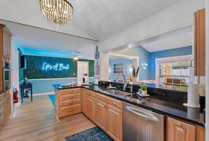 Fridge, microwave, oven, stovetop - Heated Pool Beach House Hot Tub, Fire Pit, Games (Clearwater)