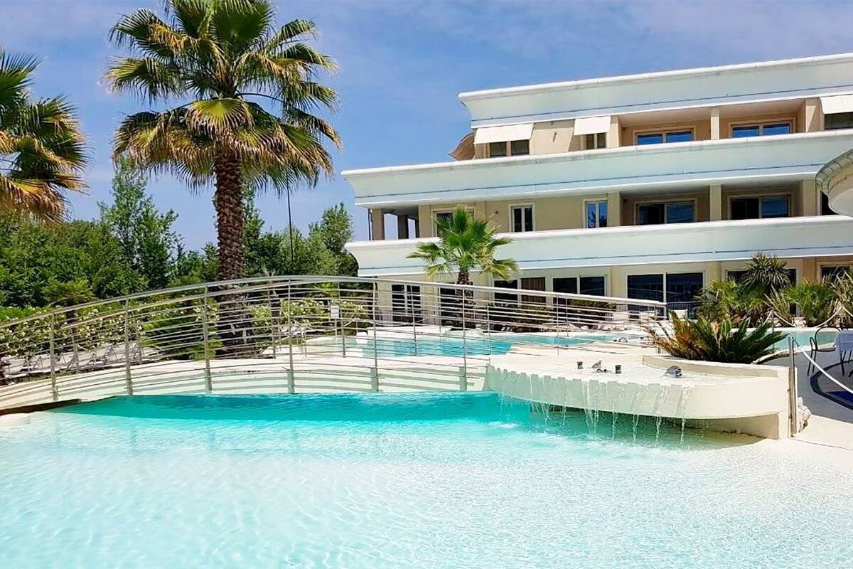 5 bedrooms
