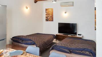 1 bedroom, iron/ironing board, free WiFi, bed sheets