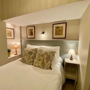 2 bedrooms, iron/ironing board, WiFi, bed sheets - Ground floor - Hauseman Building near Thermes (Bagnères-de-Luchon)