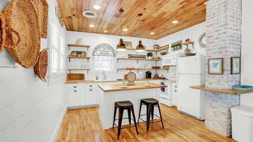 House, Multiple Beds, Hot Tub (310 W Travis- Cab) | Private kitchen | Coffee/tea maker, electric kettle