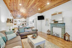 House, Multiple Beds, Hot Tub (310 W Travis- Cab) | Living area | Fireplace