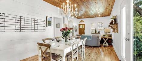 Casa, varias camas, hidromasaje (310 W Travis- Cab) | Restaurantes